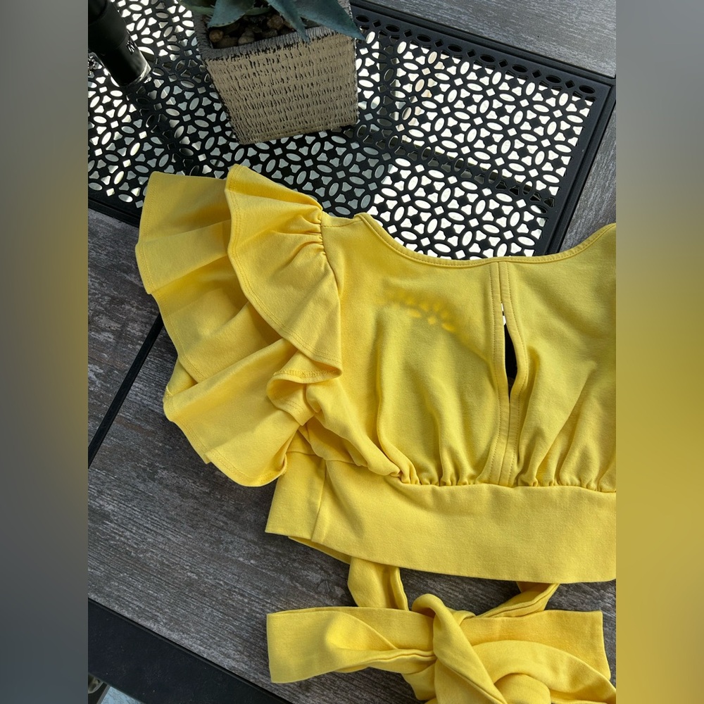 Yellow Backless Topπ€ - Picture 2 of 5